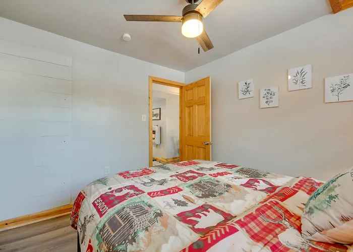 Cozy Blakeslee Cabin, 7 Mi To Jack Frost Ski Area!