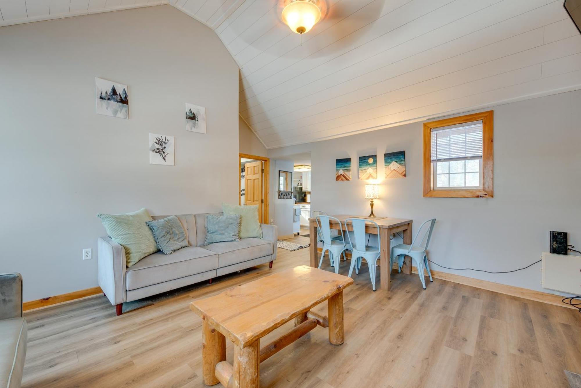 Holiday home Cozy Cabin, 7 Mi To Jack Frost Area!